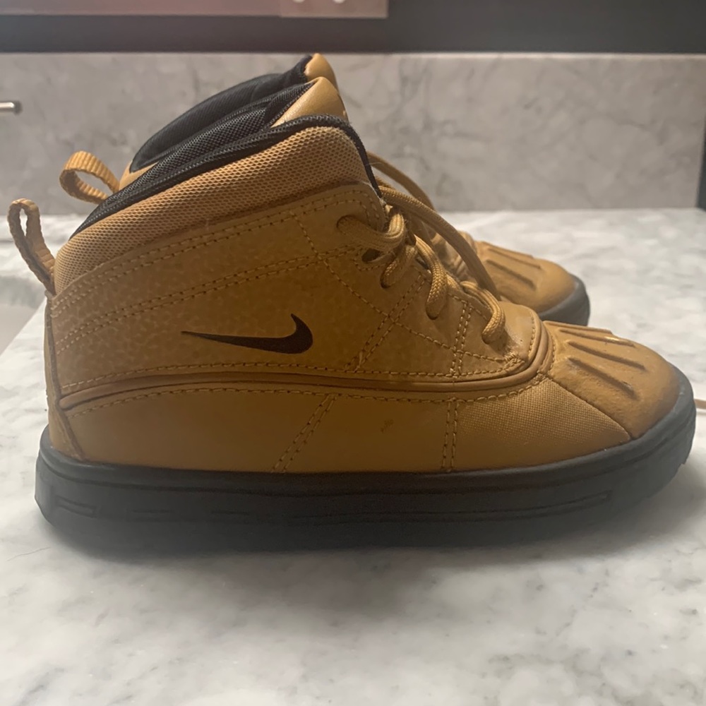 Toddler Nike brown Boots